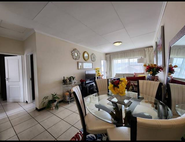 2 BEDROOM TOWNHOUSE FOR SALE IN OAKDENE